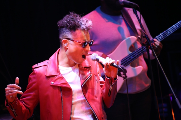 「昨年から180度変わったファンキーなステージ。今宵はホセ・ジェイムズの洒脱でソウルフルな音楽と共に早春の夜を満喫して。」1枚目/12