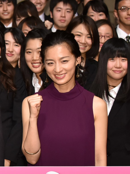 「岡田准一/阿部寛/尾野真千子 映画『エヴェレスト 神々の山嶺』フレッシャーズ限定試写会でエール贈る」1枚目/4