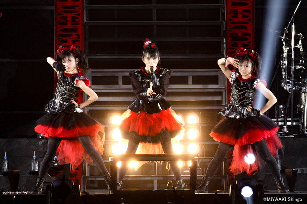 「BABYMETAL 感動のワールドツアー2015ファイナル 横浜アリーナ公演をWOWOWで放送」1枚目/4