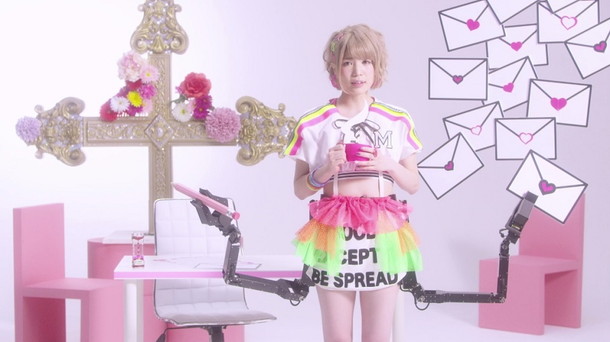 「妄想キャリブレーション 新曲MVでスカート内部からロボットアームを出す」1枚目/8