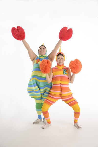 「「エビカニクス」のケロポンズ、世界デビューのアルバムジャケット公開」1枚目/2