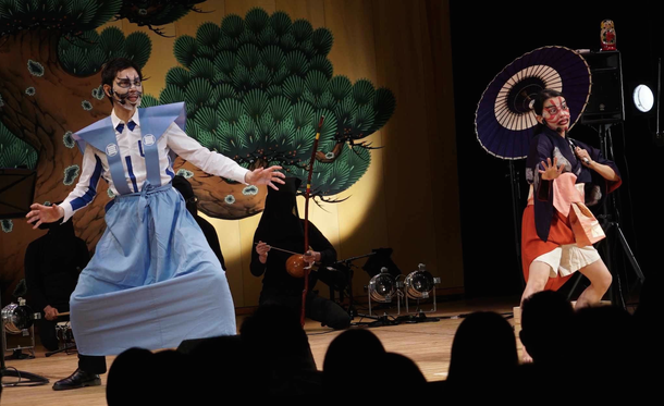 「ザ・プーチンズ 【ぷ道館】開催！ 歌舞伎、巨大ウナギ、寿司が登場する驚愕のステージ披露」1枚目/7