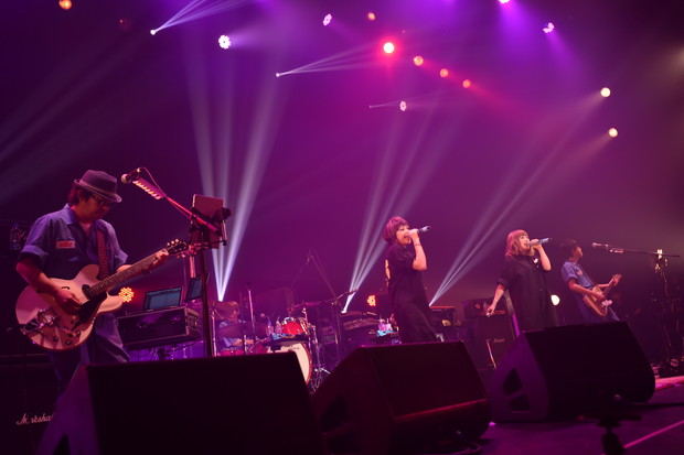 「これが“PUFFYの生きた道”――奥田民生も参戦の20周年ライブ放送決定」1枚目/5