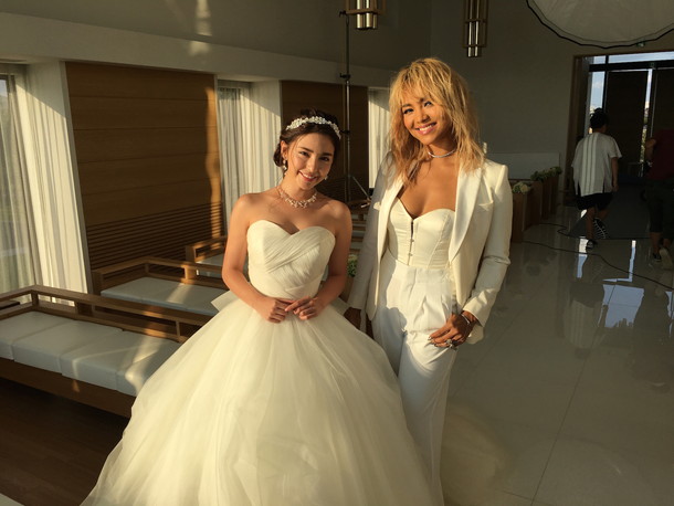 「Crystal Kay 新曲「Lovin&#039; You」MV公開！ クォーターモデルのスミス楓がウェディング・ドレス姿を披露」1枚目/2