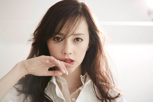 「セクシーすぎる写真も話題！ ICONIQ改め伊藤ゆみ【ReLIFE】初の舞台出演決定」1枚目/2