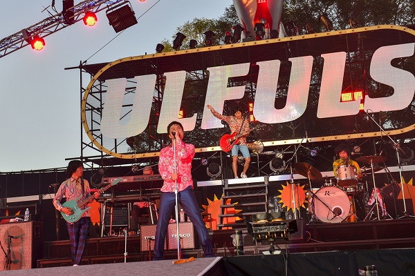 「ウルフルズ、20年目の「バンザイ」を約16,000人と大合唱、ライブレポ到着」1枚目/2