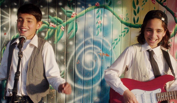 「『歌声にのった少年』」3枚目/3