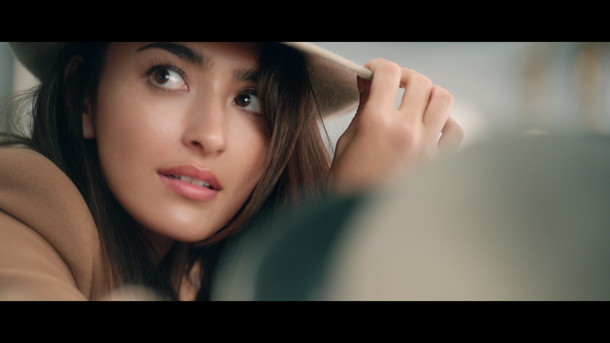 「長谷川潤 さりげなく色っぽい艶肌『マキアージュ』新TVCMオンエア」1枚目/4