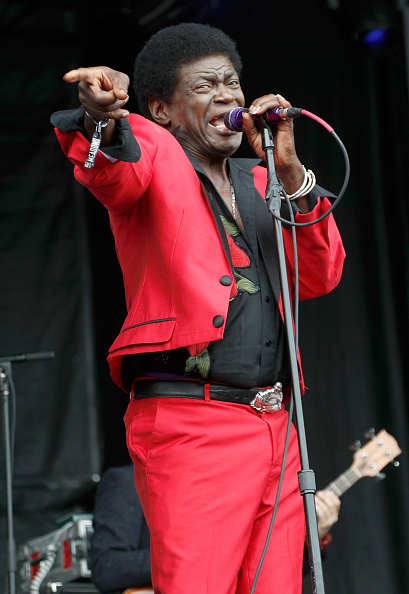 「遅咲きソウルシンガー、チャールズ・ブラッドリーが胃がんのためツアー延期」1枚目/1