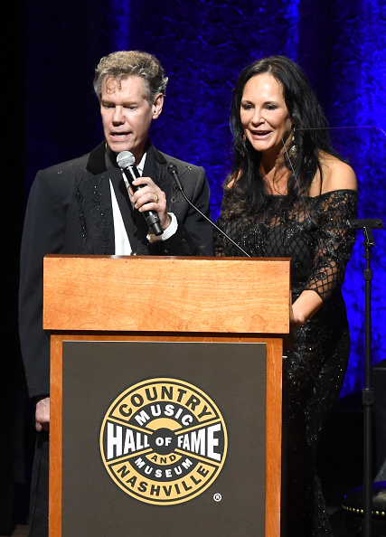 「脳卒中から帰還したランディ・トラヴィスの“魂の歌”に観客が涙」1枚目/1