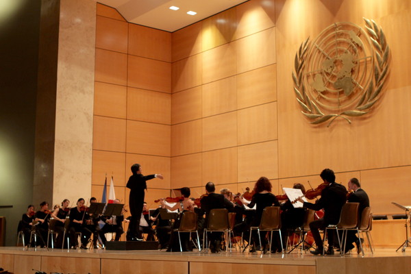 玉置浩二作曲「歓喜の歌」、?澤寿男指揮のもと国連欧州本部で演奏