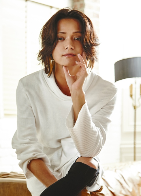 「初回限定盤/PHOTOBOOK先行公開写真2」3枚目/3