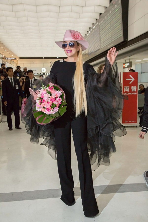 「レディー・ガガ日本に到着！ 「アイシテマス、ジャパン。」」1枚目/4