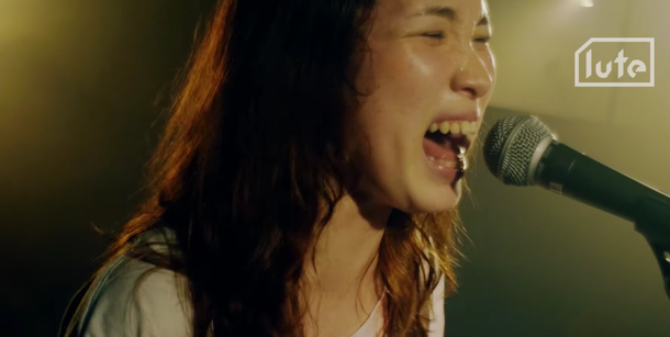 「玉手初美 バンド形式の鬼気迫るスタジオライブ映像第2弾公開」1枚目/5