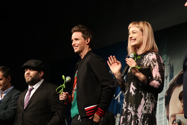 「エディ、アリソン、ダンら『ファンタビ』公開前夜イベントに登場、ファン400人が大興奮」1枚目/3