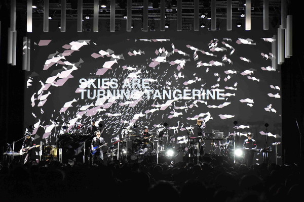 「METAFIVE、グルーヴィーな新曲も完璧なパフォーマンス！ 冬ツアー東京公演のライヴレポートが到着」1枚目/3