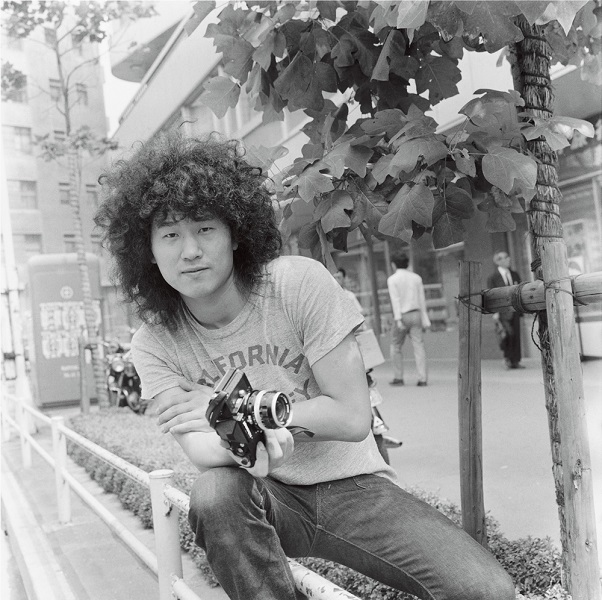 「井上陽水、再発『夢の中へ』ジャケはサングラスに出会う前の秘蔵写真」1枚目/2