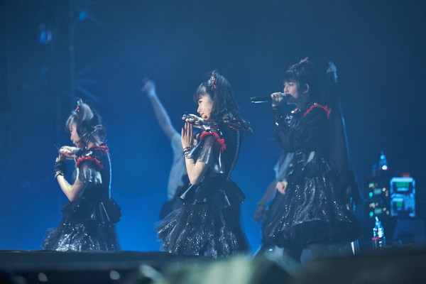 「BABYMETAL、韓国で憧れのメタリカとの夢の競演がついに」1枚目/5