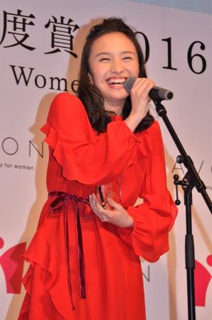 「百田夏菜子、あいさつ順忘れられるも機転利かす　ももクロ決めポ－ズの“おしとやかバ－ジョン”を披露」1枚目/1