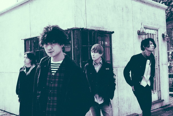 「Bentham “激しい雨”の中で演奏!? 新曲ミュージックビデオ公開」1枚目/1