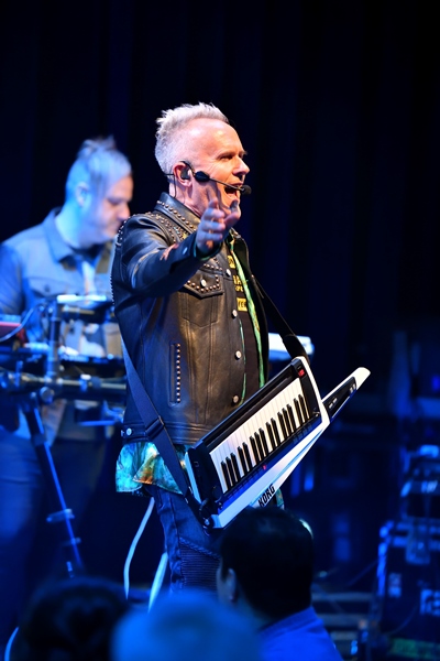 「『2月23日はなんの日？』80年代を席巻したポップスター、ハワード・ジョーンズの誕生日」1枚目/1