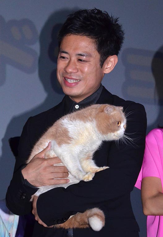 「伊藤淳史、猫の名演技を絶賛「本当に優秀」　舞台あいさつで逃走する“サ－ビス”演技？」1枚目/1