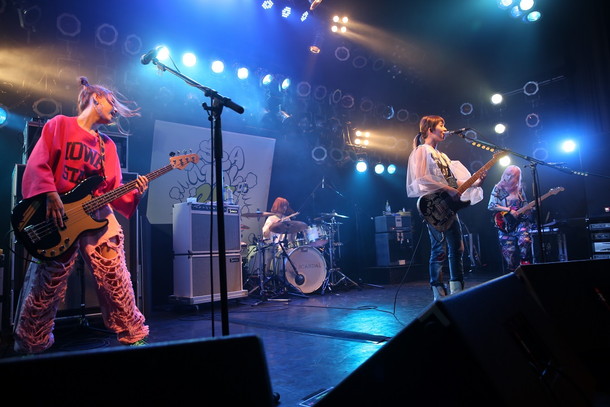 「SCANDAL 47都道府県ツアー開幕！ 初日の熊本公演はセットリストもスペシャル」1枚目/7