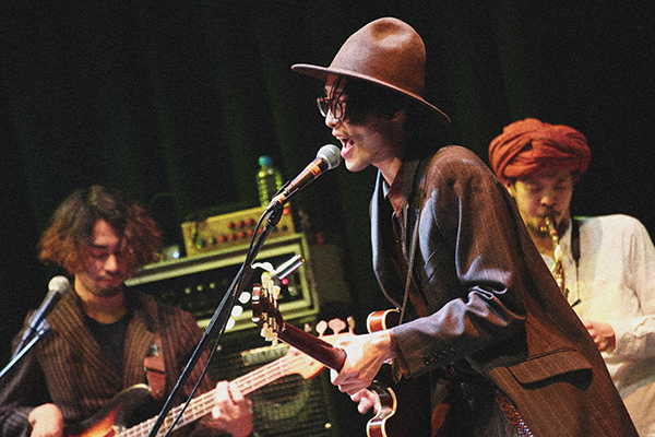 「LUCKY TAPES」2枚目/19