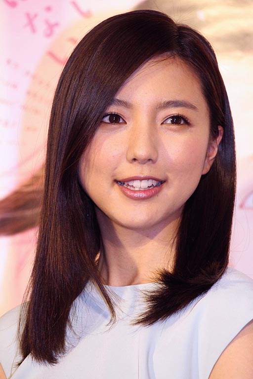 「真野恵里菜「仕事を超える出会いってあるのかな」　ある事情であきらめた職業とは？」1枚目/1