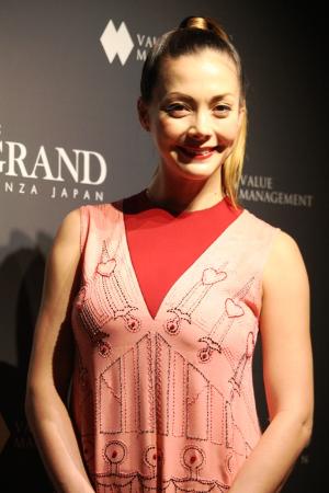 「土屋アンナ、第３子誕生で多忙も笑顔　子育ては「みんなと協力しながら」」1枚目/1