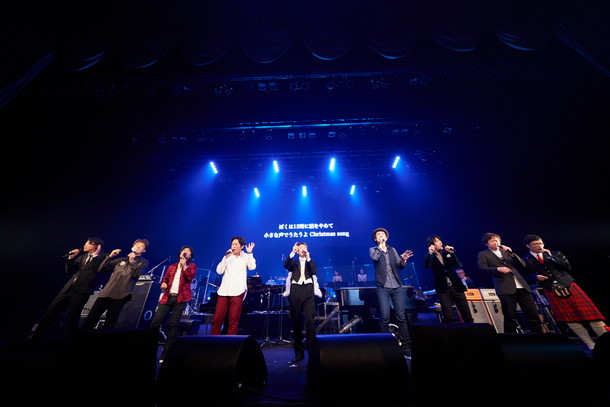 「KAN 29周年公演 根本要/佐藤竹善/塩谷哲/馬場俊英/トライセラ等と大はしゃぎ「この人の音楽聴いててよかった。そういう存在で在り続けたい」」1枚目/4