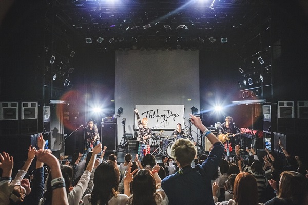 「Thinking Dogs、レコ発でファンへの想いに男泣き」1枚目/6