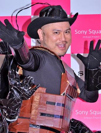 「ハリウッドザコシショウ、レコ－ドデビュ－をさらりと発表　「レコ－ドストアデイ前日祭」が渋谷で開催」1枚目/1