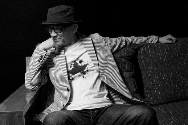 「斎藤誠 「“いい歳してバカだねえ”と笑われたら本望です」 NEWアルバムより「初恋天国」ミュージックビデオ公開」1枚目/2