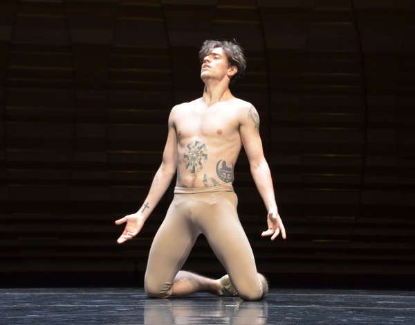 「『ダンサー、セルゲイ・ポルーニン 世界一優雅な野獣』特別上映会で、1,800万回再生のパフォーマンス披露」1枚目/3