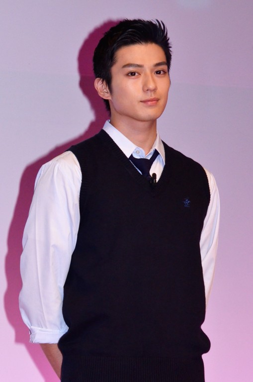 「伊野尾慧、真剣佑からの“壁ドン”に赤面　山本美月らと制服姿で登壇「うれしいけど恥ずかしい」」1枚目/1