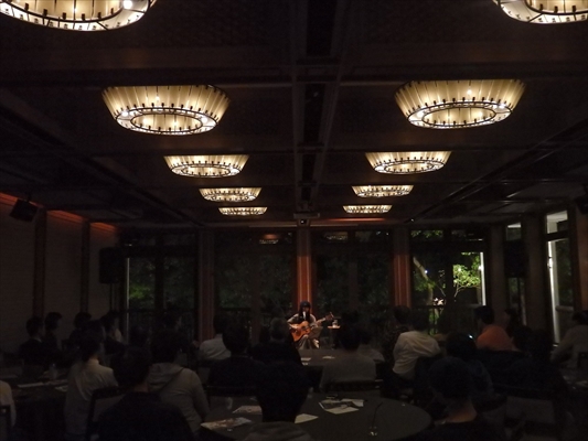 「青葉市子、【創業350周年 ヤヱガキ酒造 presents『音うらら』】で日本酒に合う音楽を届ける」1枚目/7