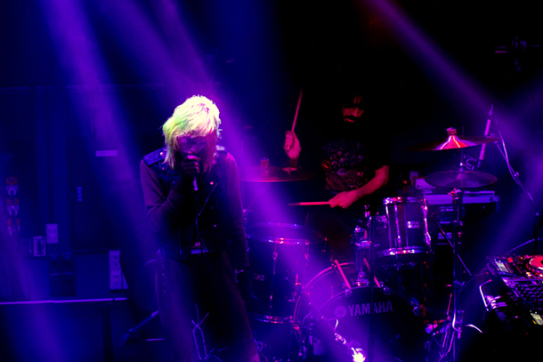 「クリスタル・キャッスルズ」3枚目/15