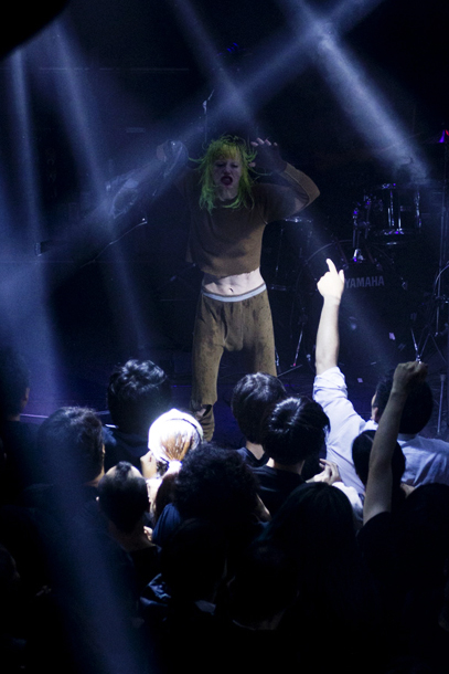 「クリスタル・キャッスルズ」10枚目/15