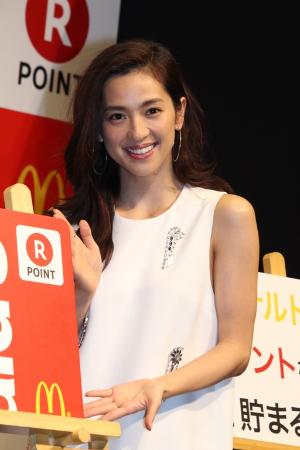 「中村アン、好きなメニュ－は「てりやきバ－ガ－」　ドナルド・マクドナルドと会見に登場！」1枚目/1