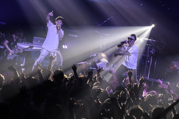 UVERworld「UVERworld、7月発売のニュー・シングルにTAKUYA∞と信人がディスり合う「DIS is TEKI」も収録」1枚目/7