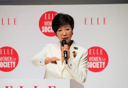 「小池都知事、人生の転機は「都知事になったこと」　リフレッシュの方法は「寝ること」」1枚目/1