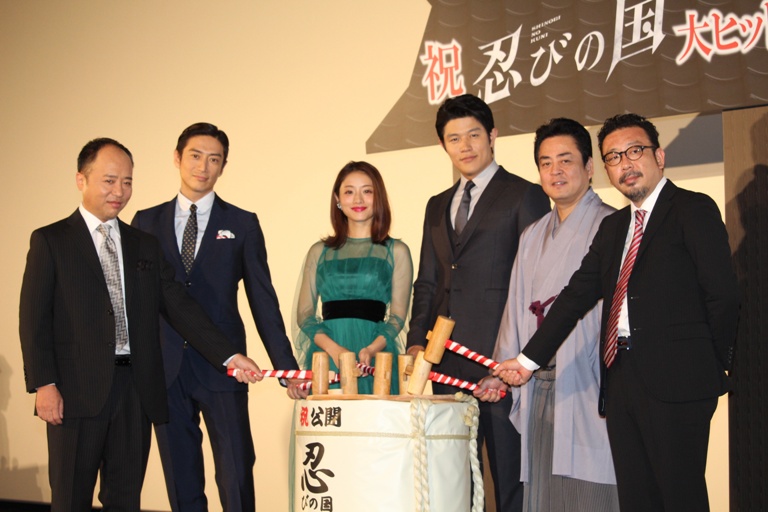 石原さとみ 大野智は謎だらけ 鈴木亮平 嵐は 変態仮面 が好き過ぎる Daily News Billboard Japan 石原さとみ 大野智は謎だらけ 鈴木亮平 嵐は 変態仮面 が好き過ぎる Daily News Billboard Japan