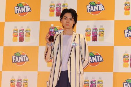 「菅田将暉、重大事項をフライングで発表！？　人生初の名刺に「ちょっと大人な感じ」」1枚目/1