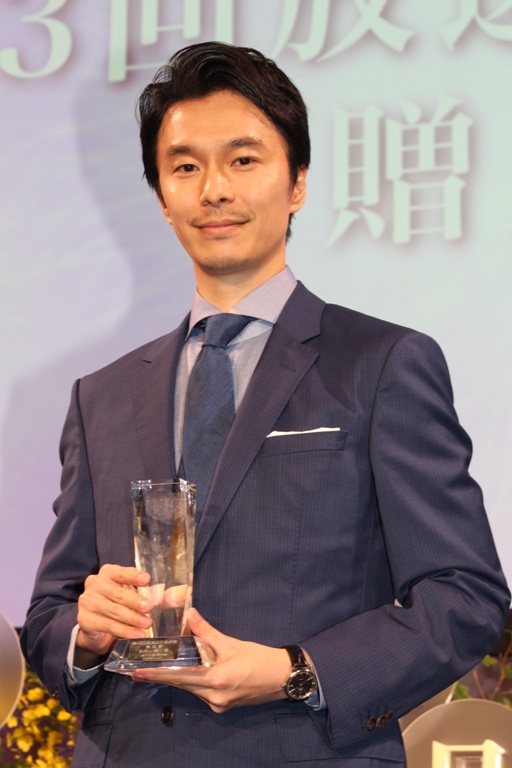 「長谷川博己、漱石役で放送文化基金賞を受賞　当初は「もしかして降ろされるかと…」」1枚目/1