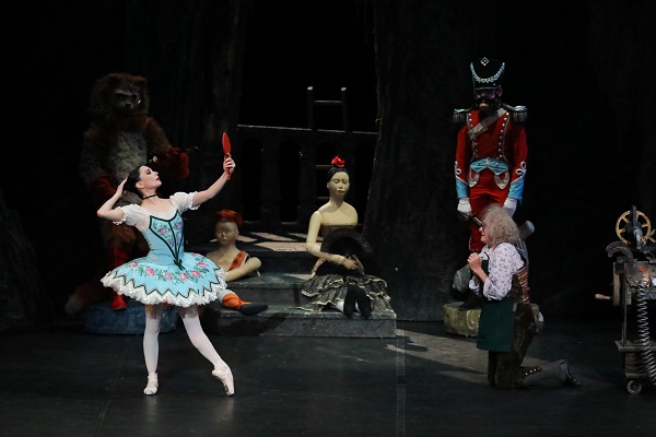 「イングリッシュ・ナショナル・バレエ満を持しての来日公演『コッペリア』で開幕」1枚目/2