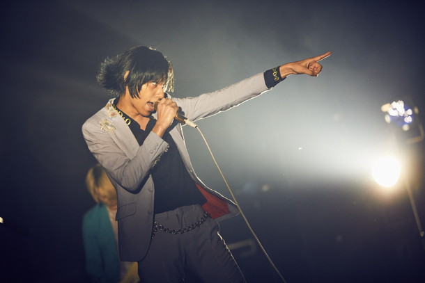 「女王蜂【A】“何者にもなれる者”が架空のコロニーから飛び立つとき」1枚目/8