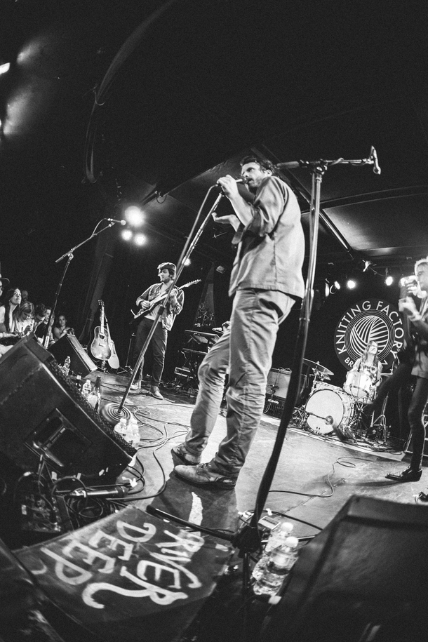 「Photo: ERINA UEMURA
2012 Knitting Factory」3枚目/16