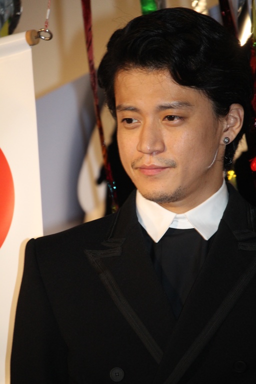 「小栗旬『疲れてる』と書かれ不満　「疲れてね－わ。元気だわ！」」1枚目/1