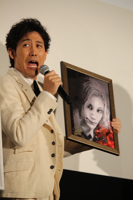 「大泉洋、初日舞台あいさつでジョ－ク全開　自身の役柄イラストに感激し「葬式に飾る」」1枚目/1